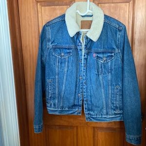 Levi’s denim Sherpa trucker jacket size XL
